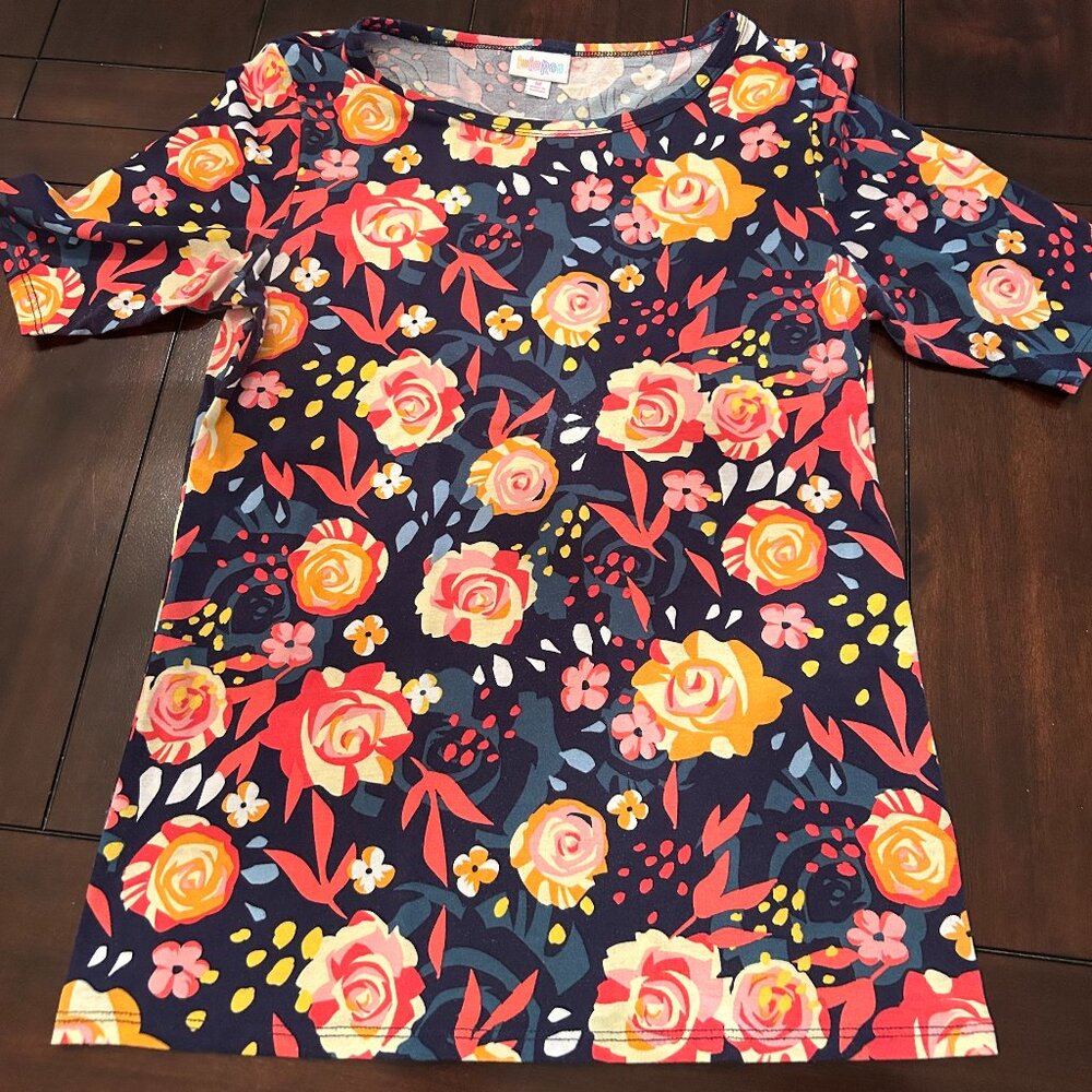 Floral Navy Lularoe Gigi Top M